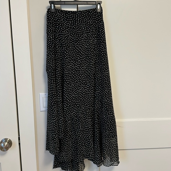 Skirt - Picture 1 of 2